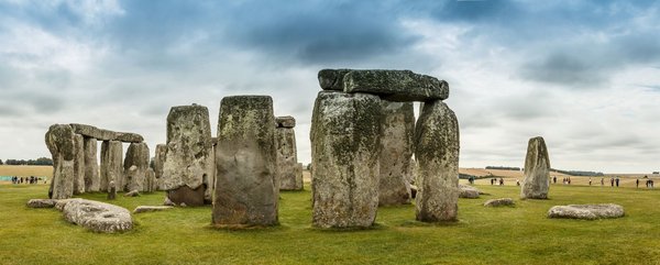 What should you check for in a holiday rental near Stonehenge for a historical visit?